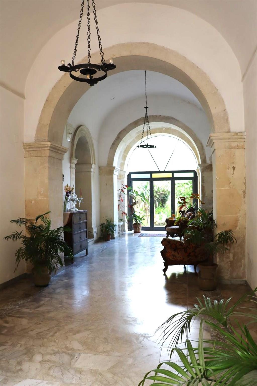 TRILOCALE CON POSTO AUTO IN CENTRO NOTO