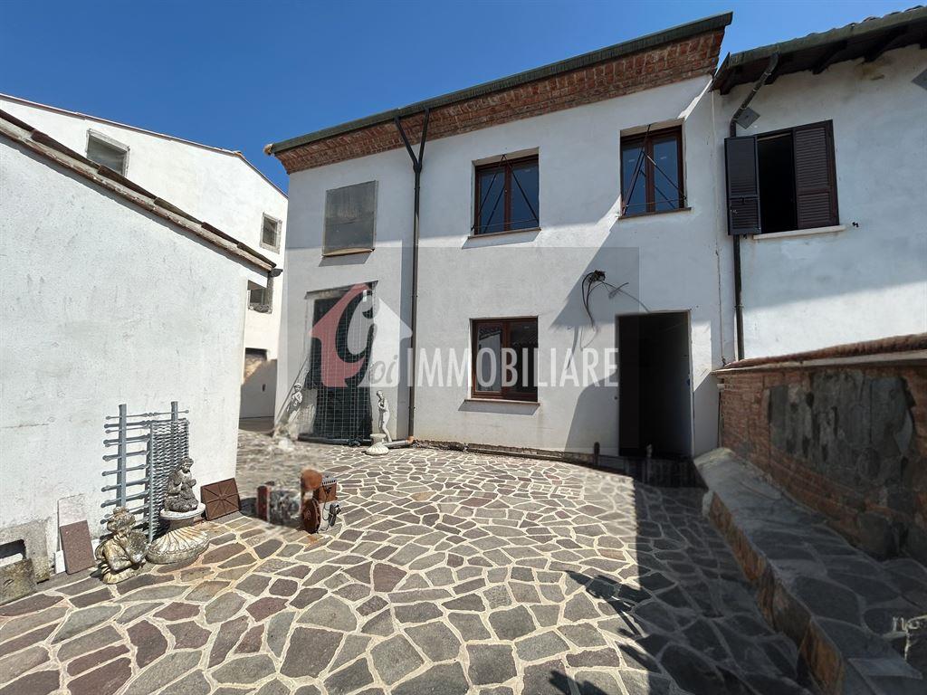 Casa con giardino e spazi ampliabili
