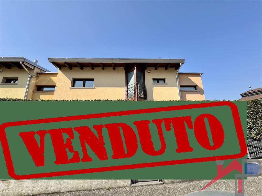 Cisano recente villa a schiera di testa