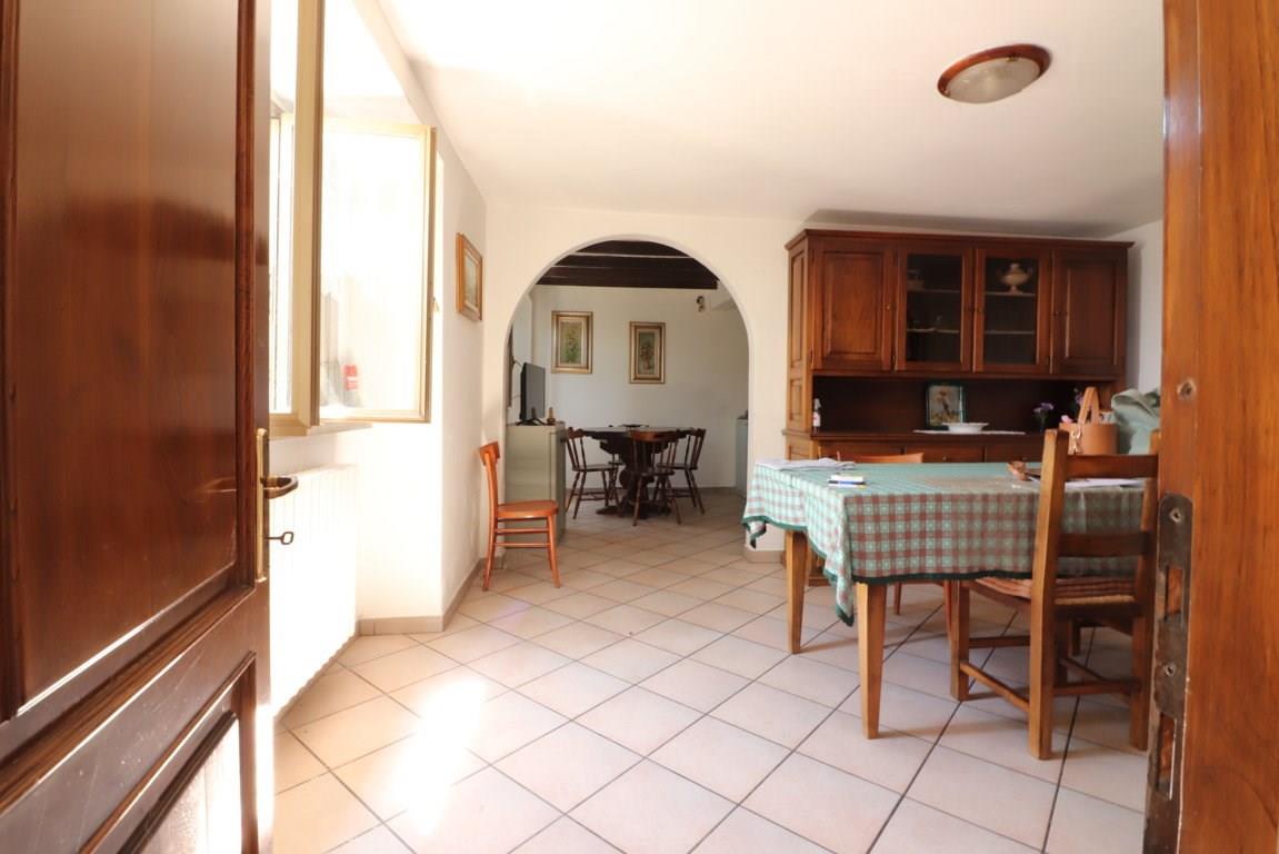 Casale con terreno in vendita a Neviano degli Arduini (PR)