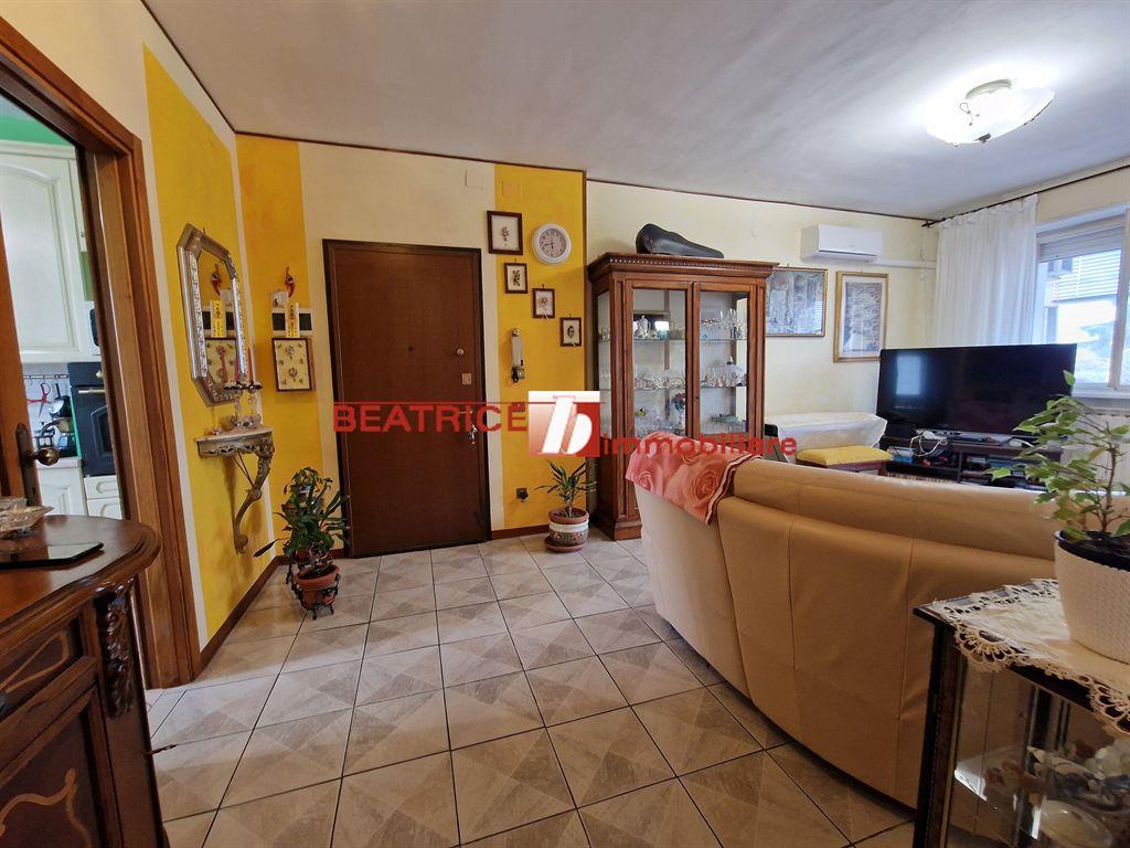 BUONE CONDIZIONI, 3 CAMERE, 2 BAGNI