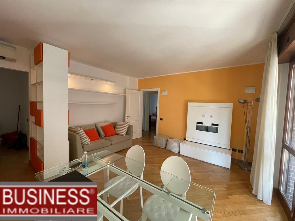 MILANO, MM ISTRIA - AMPIO TRILOCALE CON TERRAZZO