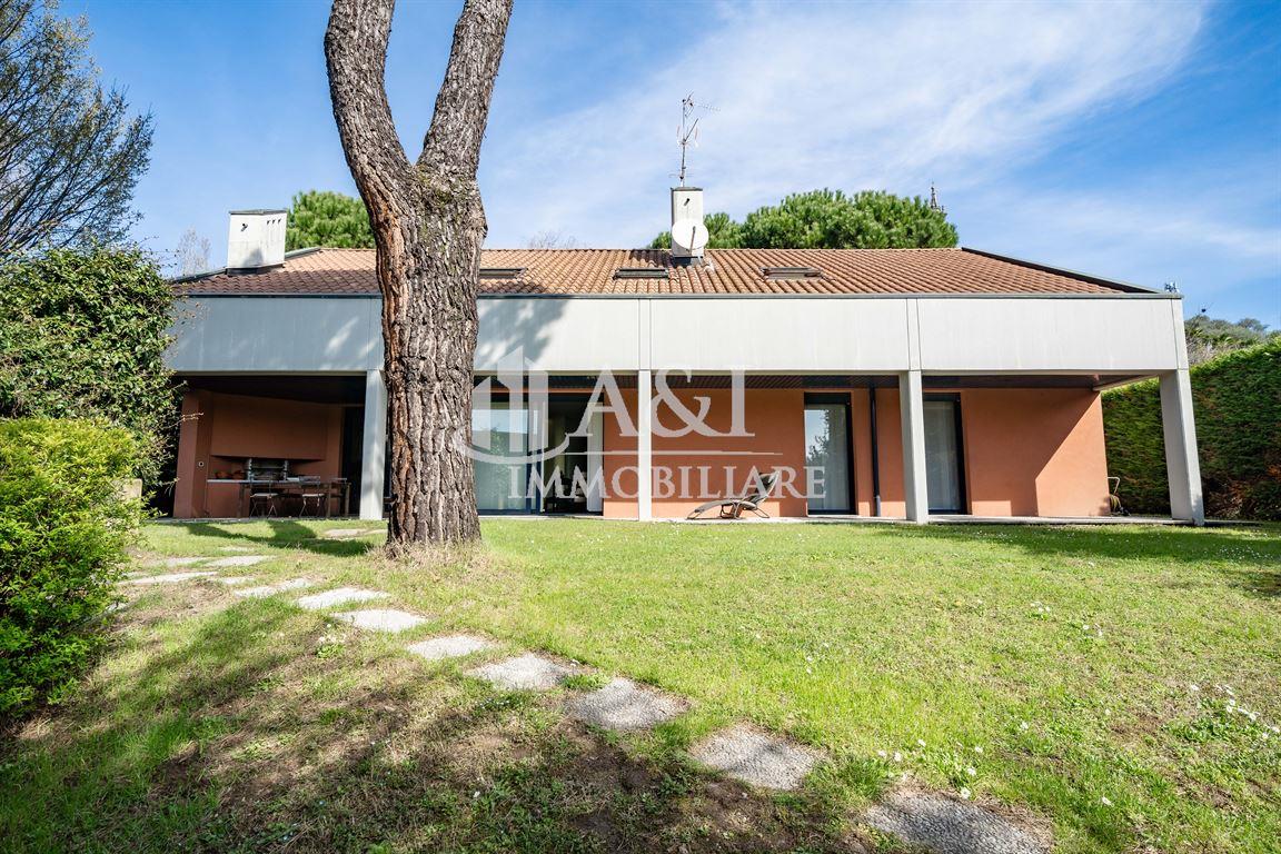 Elegante e moderna villa in vendita a Nibionno