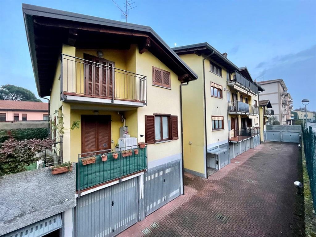 mln128 - ottima mansarda tutta parquette - 2 locali - bagno - balcone bx per auto e moto