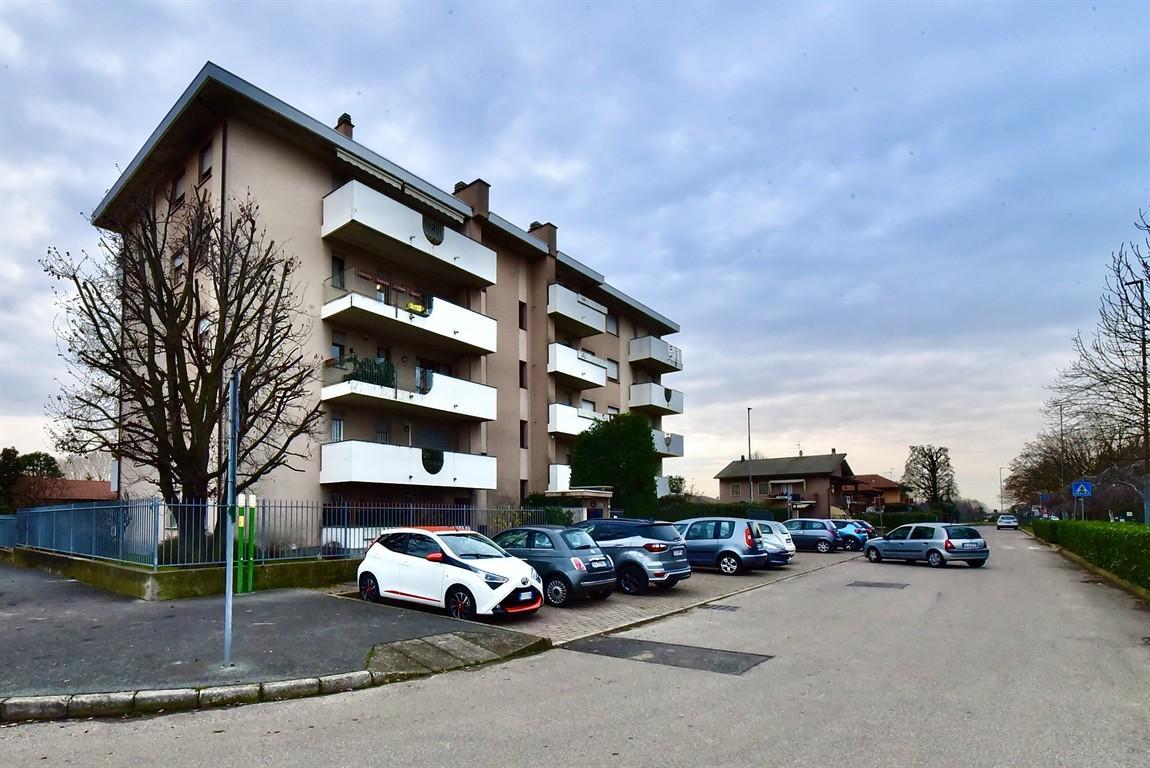 TRILOCALE con Box a Saronno