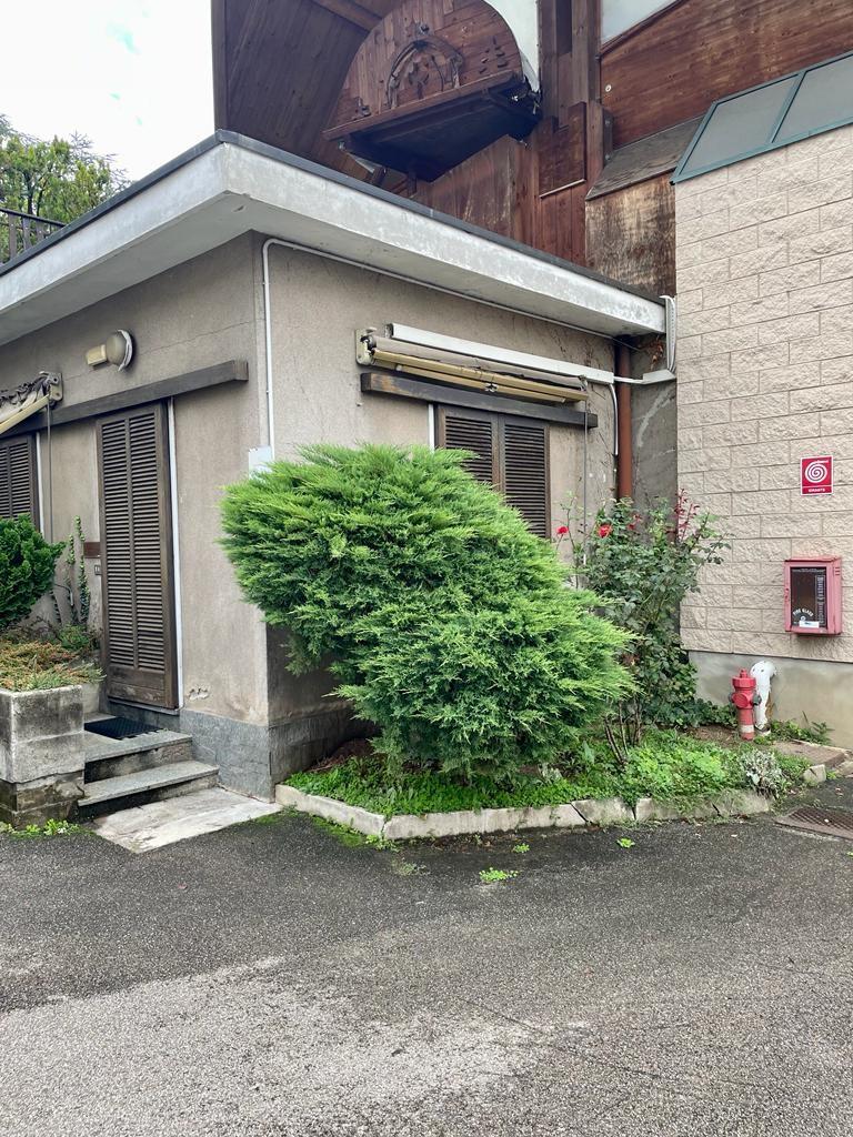 lbz380 - ufficio indipendente di 1 locali + bagno, posteggio riservato