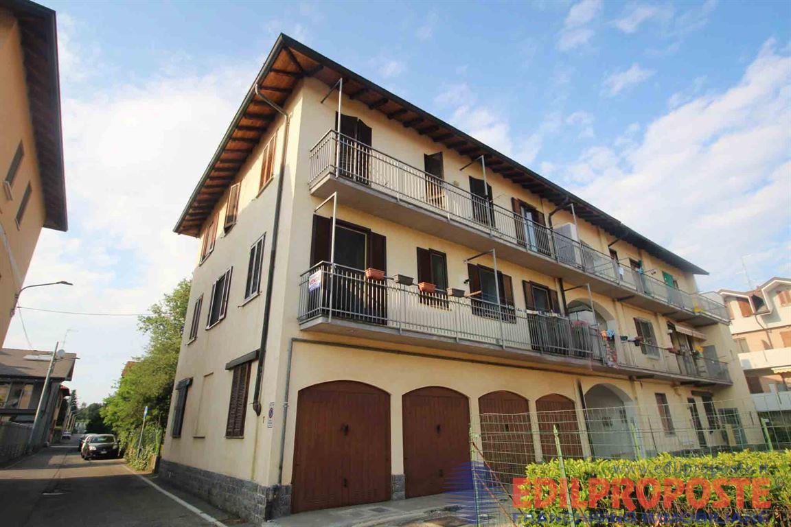 3 Locali in piccolo contesto compreso di Box