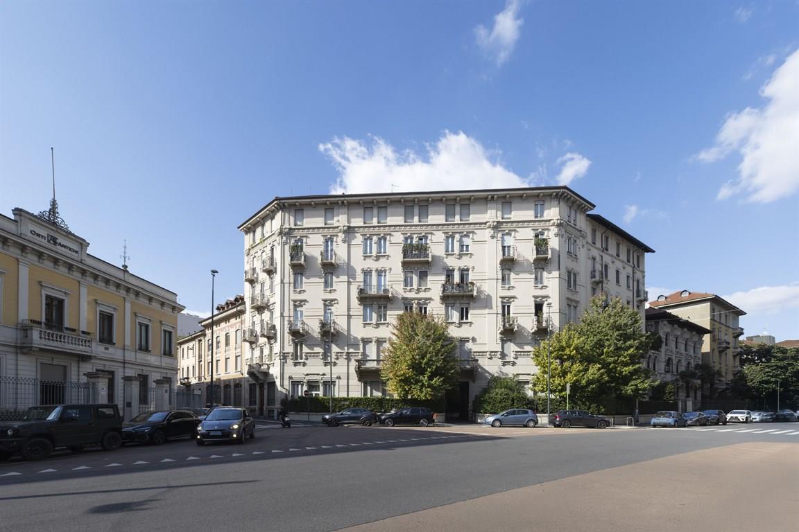 Milano - AFFITTASI appartamento 3 locali arredato con box