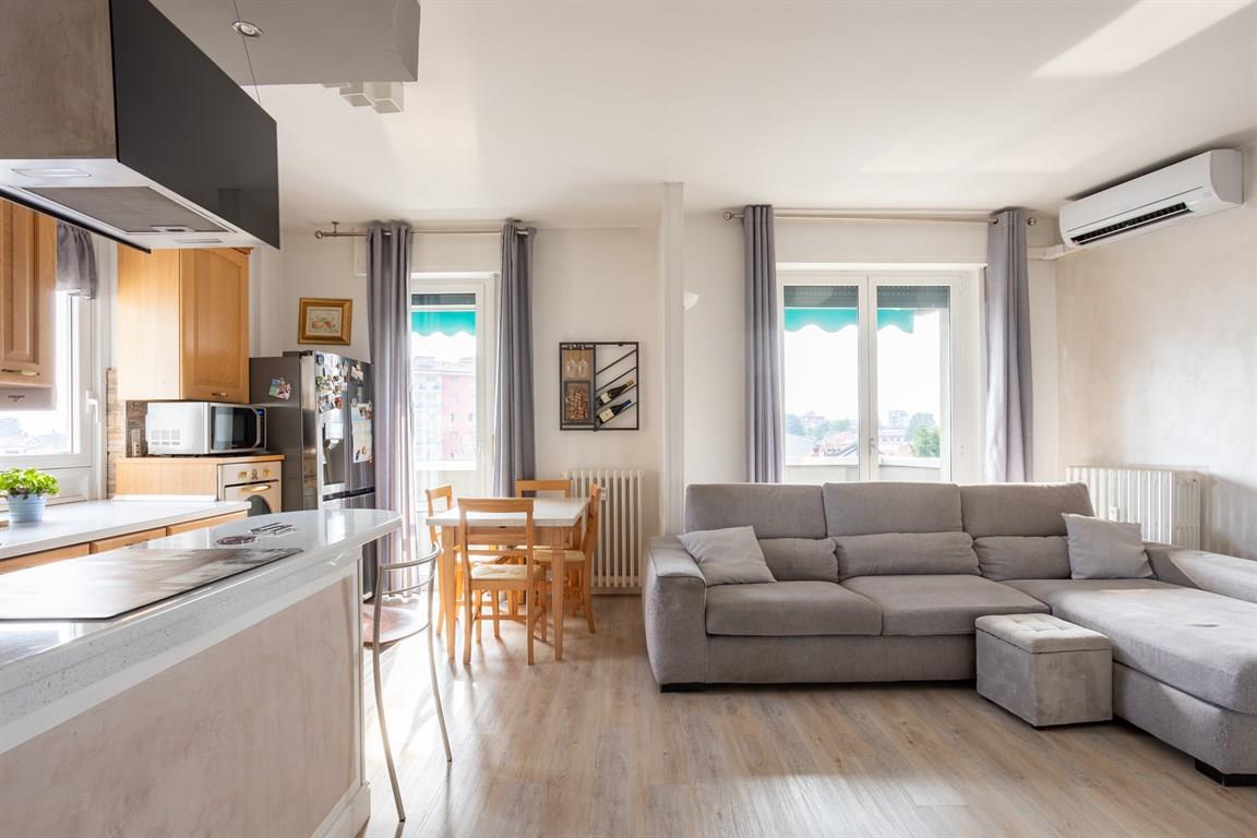 Desio centro - VENDESI appartamento 4 locali con box