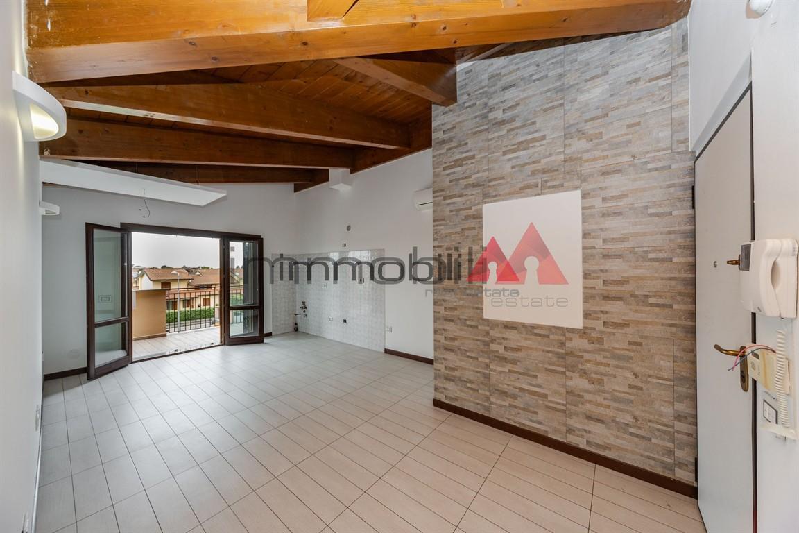 Roncello - 3 locali Euro 129.000,00