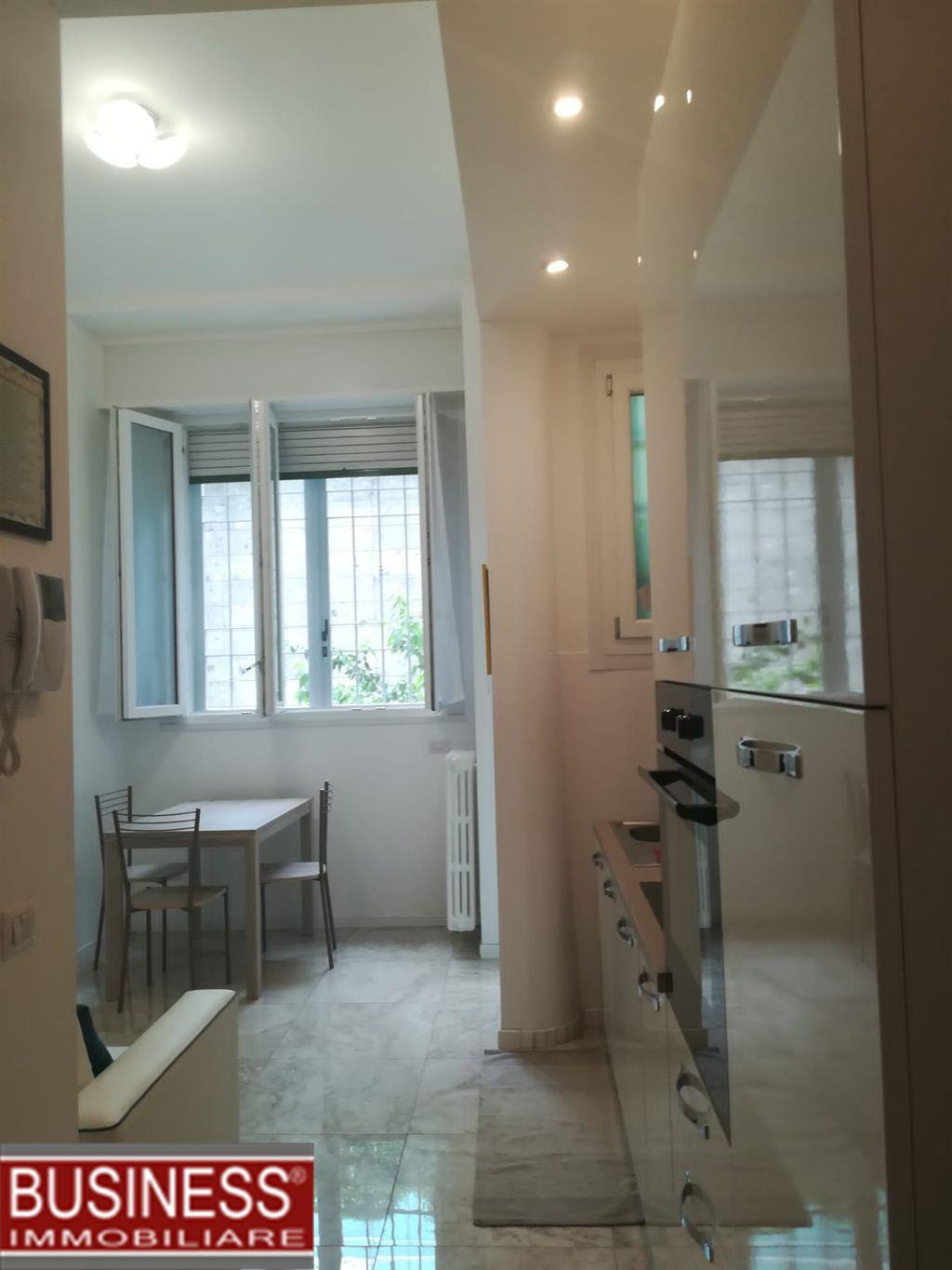 MILANO, MM GIOIA/ISOLA - BILOCALE ARREDATO CON BALCONE