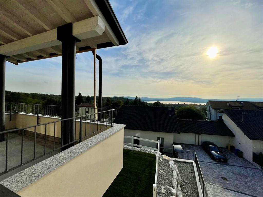 VILLA CON IMPAGABILE VISTA SUL LAGO - NUOVA E MAI ABITATA