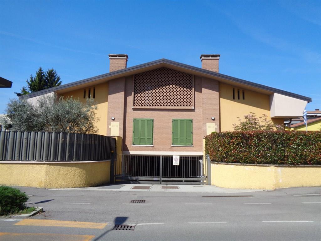 COLNAGO VILLETTA A SCHIERA SU 2 LIVELLI CON BOX