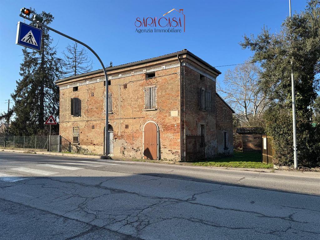 Casa indipendente su lotto di circa 1200 mq con laboratorio e proservizi