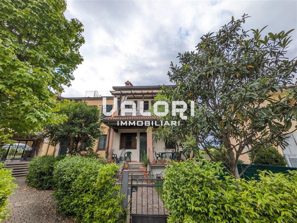 APPARTAMENTO CON INGRESSO INDIPENDENTE, GIARDINO E GARAGE DOPPIO