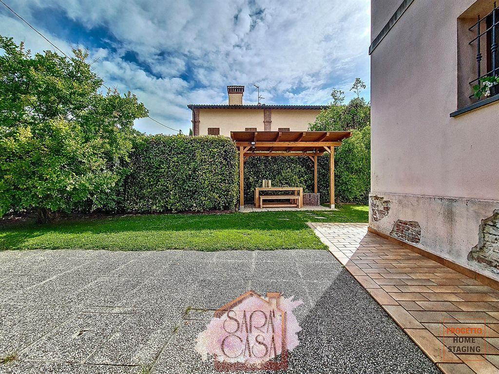 PORZIONE DI CASA CON 2 AMPIE CAMERE DA LETTO E GIARDINO ESCLUSIVO