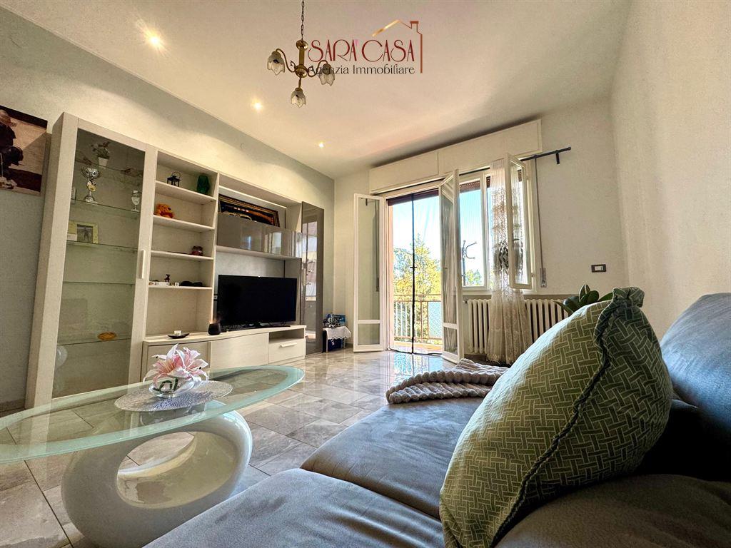 APPARTAMENTO RISTRUTTURATO CON DUE CAMERE E GARAGE IN POSIZIONE SERVITA