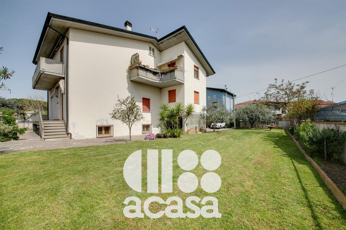 APPARTAMENTO IN CASA BIFAMILIARE A DUE PASSI DAL PORTO CANALE
