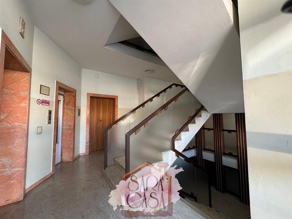 AMPIO APPARTAMENTO CON TERRAZZO E GARAGE