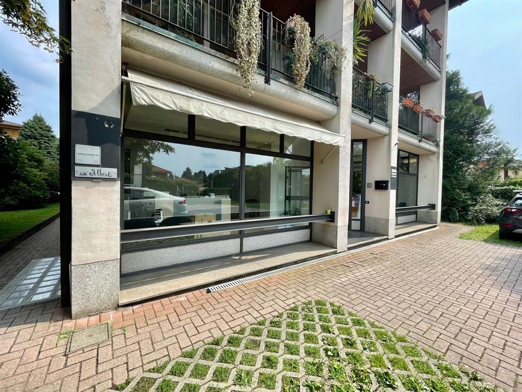 bgg690 - uffcio con vetrina mq 80 + magazzino mq 80 + 2 posti auto