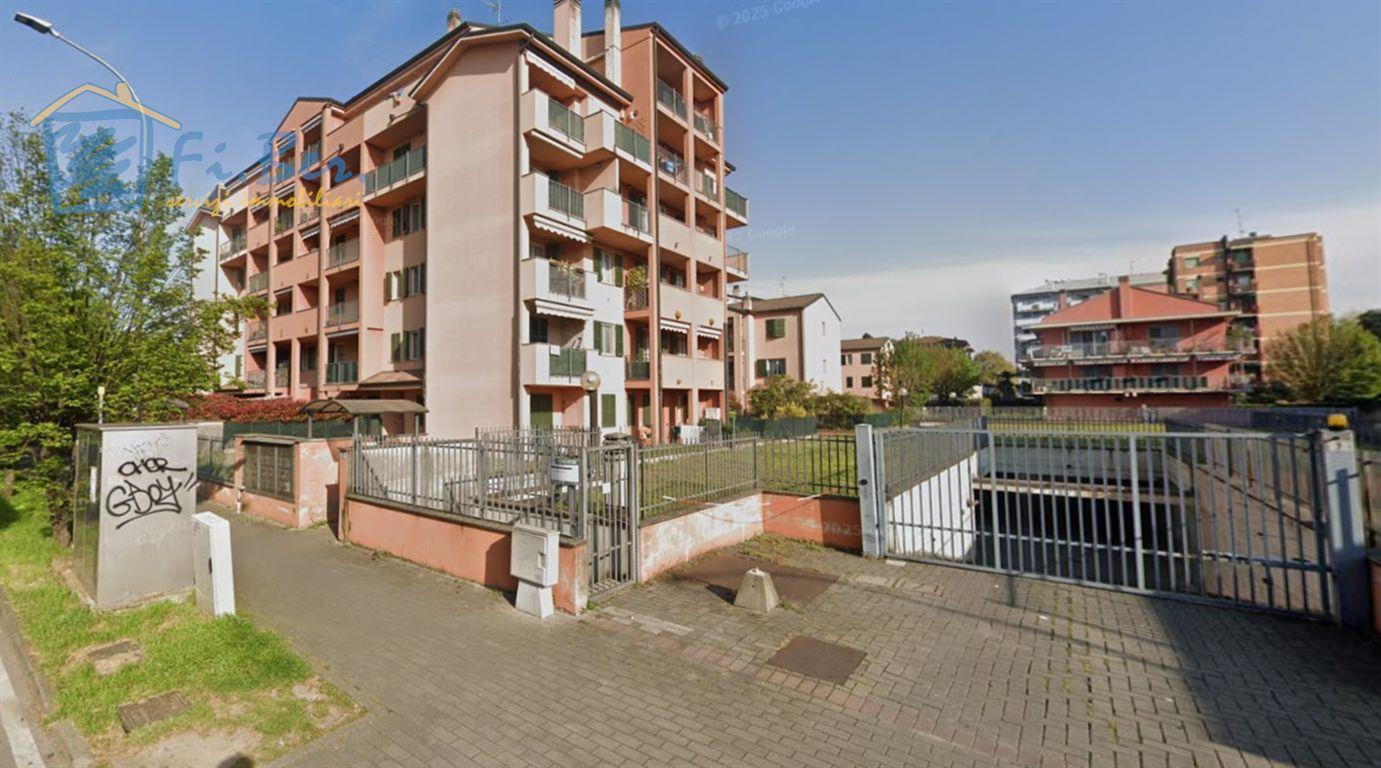 Pioltello - Via Correggio: Box singolo