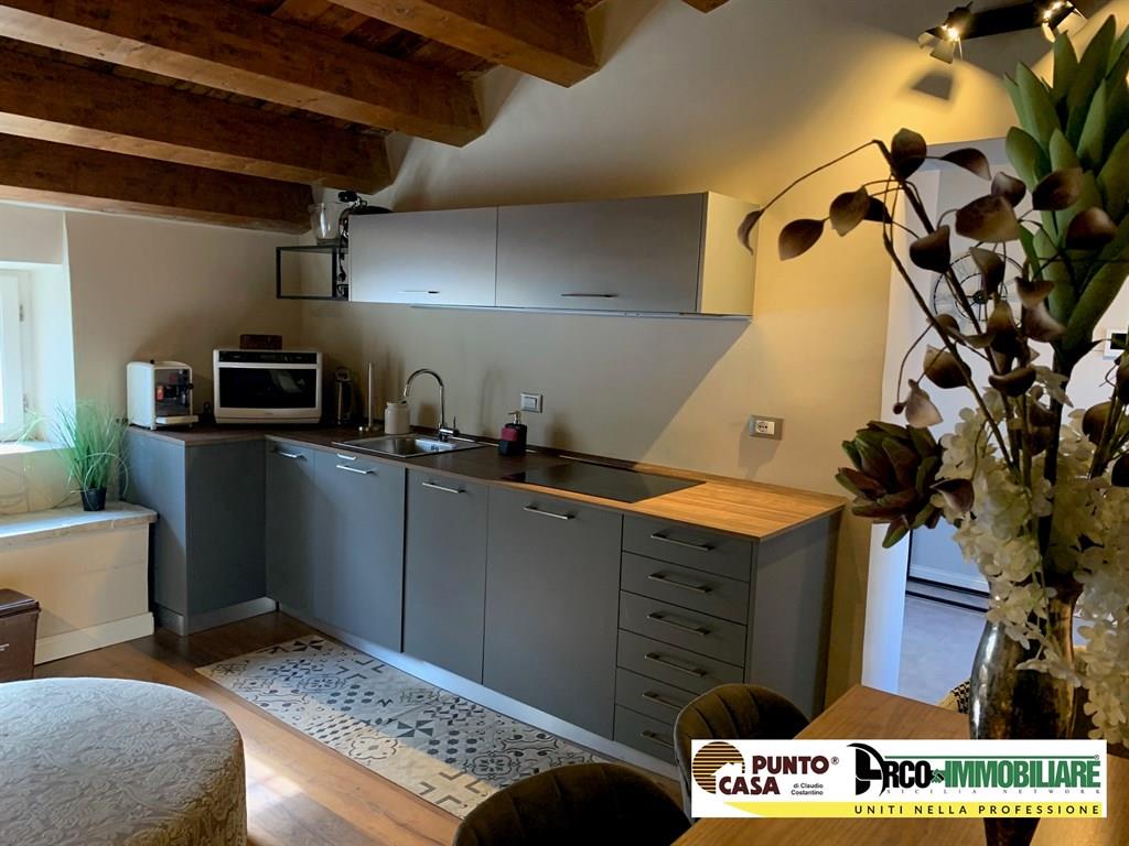 Affittiamo Esclusivo Appartamentino mq 65, Mansardato con Ingresso Indipendente e Zona Living Confortevole”