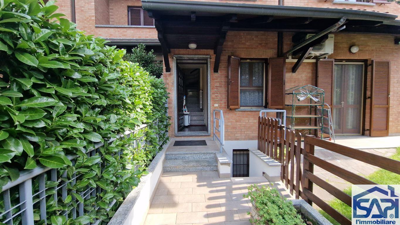 In vendita: appartamento indipendente in villa bifamiliare