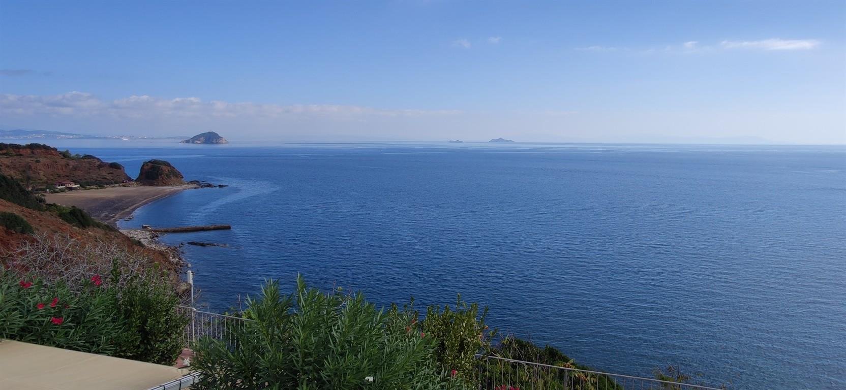 Blocco di 6 monolocali ad uso turistico con splendida vista mare