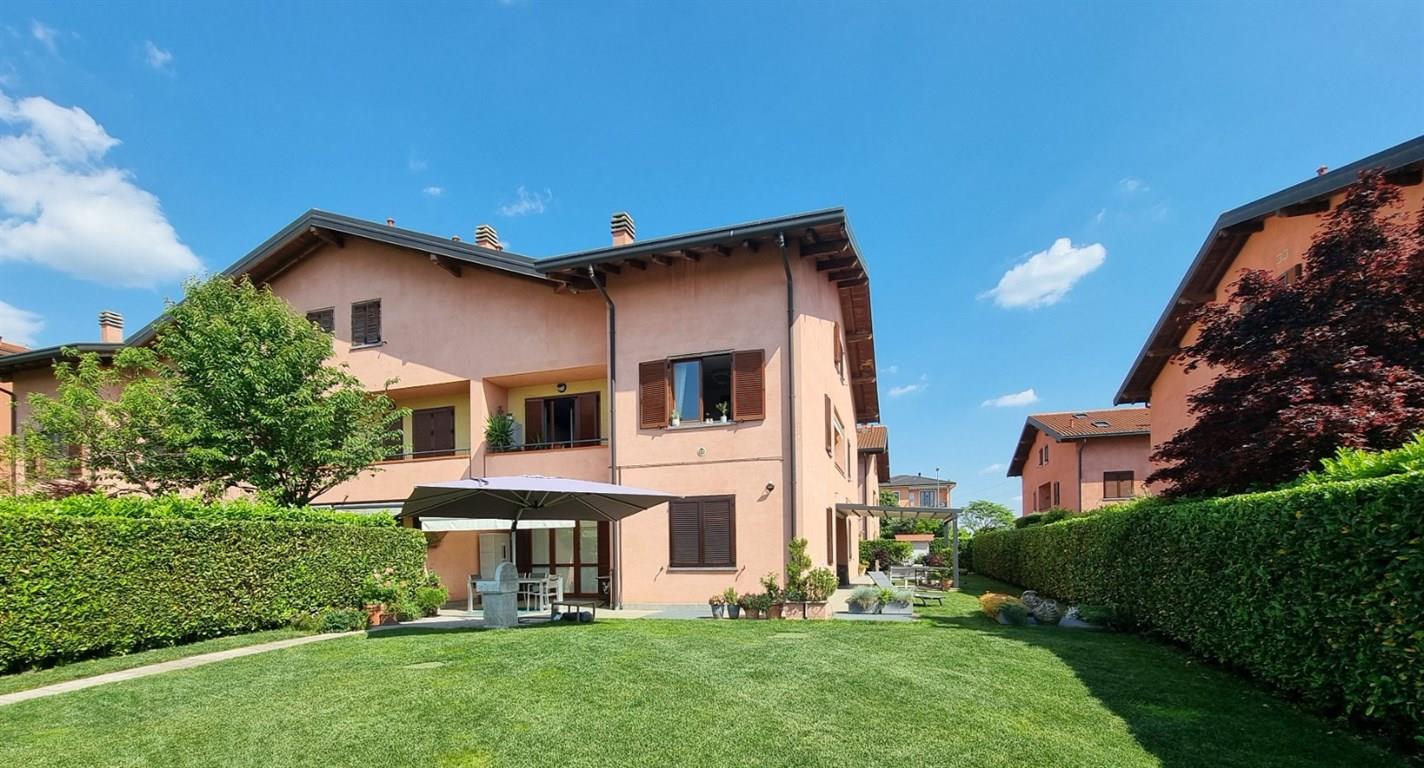 TRILOCALE CON 400 MQ DI GIARDINO, TAVERNA E BOX DOPPIO A VERDERIO