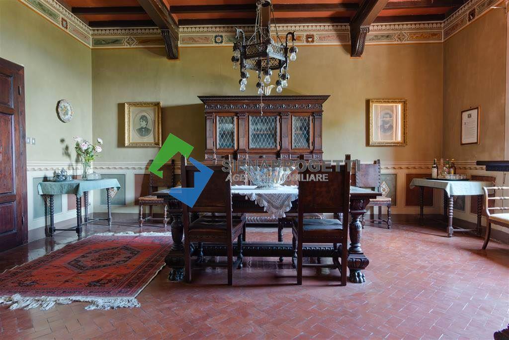Grande appartamento con vista all’interno di una Villa storica a Castellina in Chianti, Siena, Toscana.