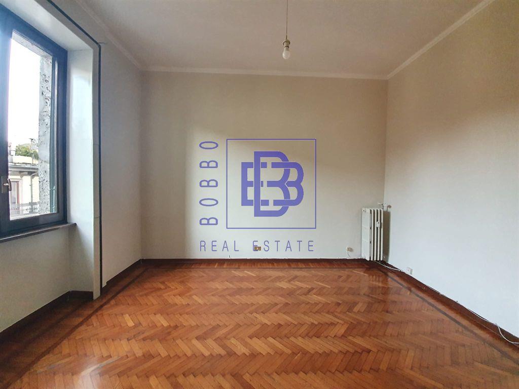 Trilocale piano alto con balcone