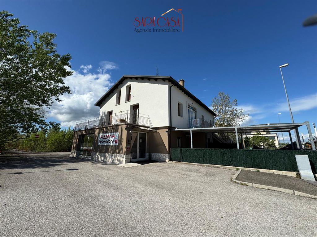 Laboratorio in ottimo stato di manutenzione, ideale per investimento