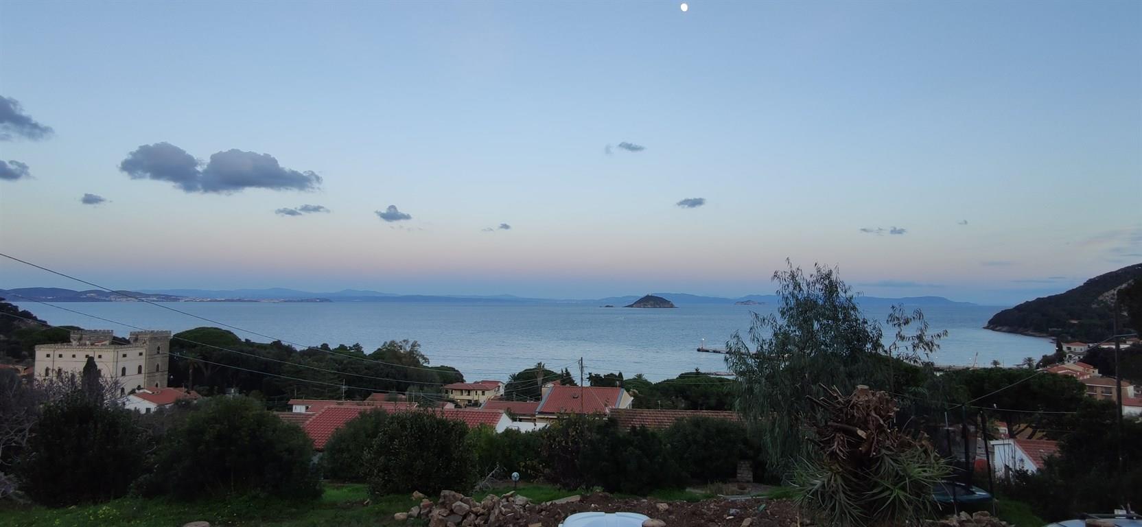 Appartamento in bifamiliare con spettacolare vista mare