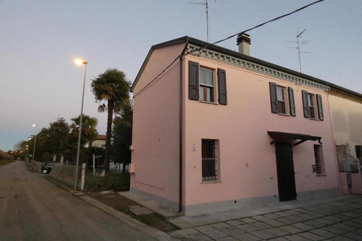 Casa abbinata con servizi