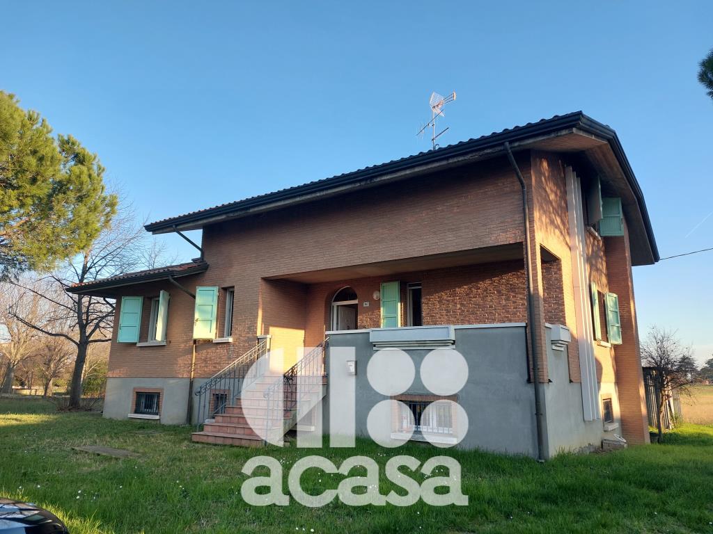 VILLA CON AMPIO GIARDINO