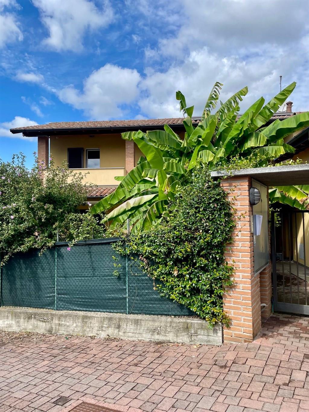 MORNAGO – Appartamento trilocale con doppi balconi e box doppio