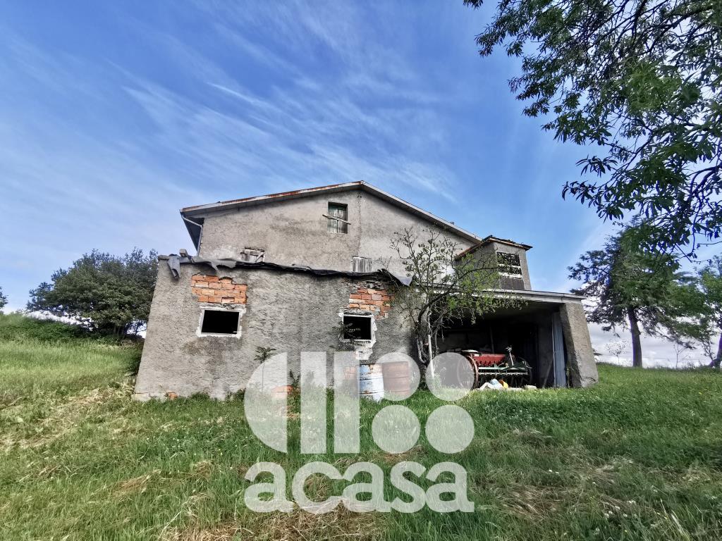 CASALE SEMIINDIPENDENTE CON TERRENO