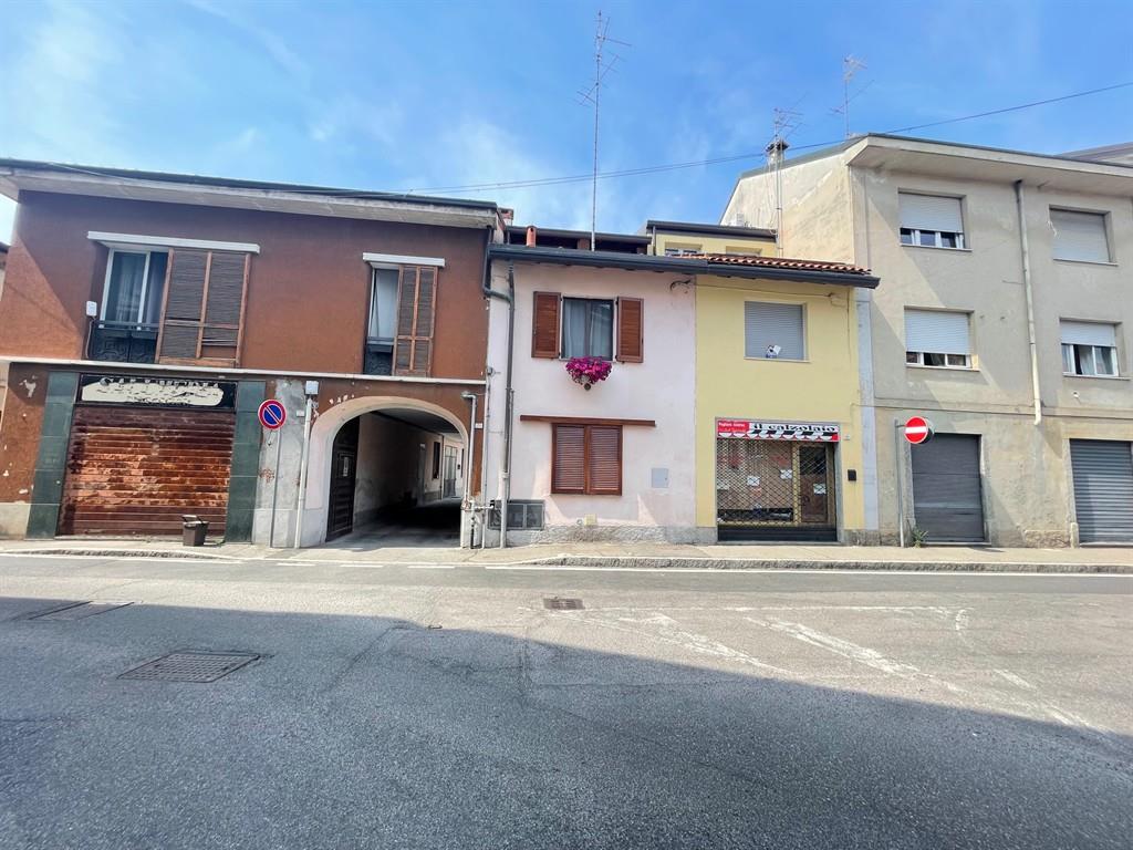 APPARTAMENTO RISTRUTTURATO IN CENTRO A ROVELLASCA – INGRESSO INDIPENDENTE, MAI ABITATO