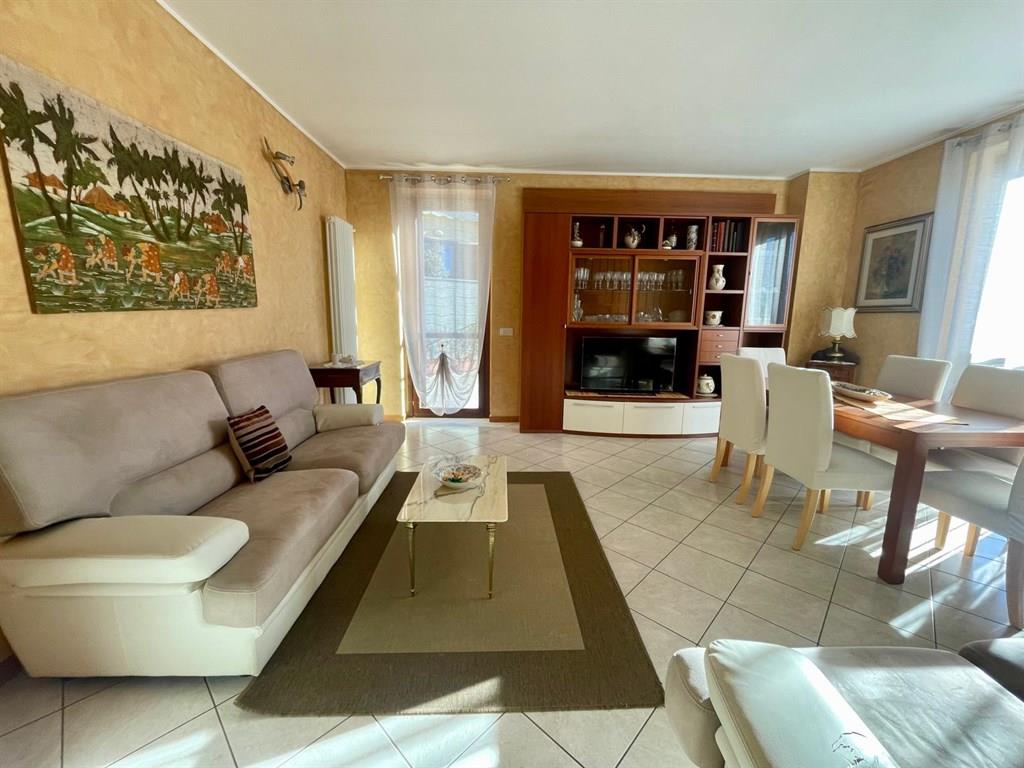 gl165- introvabile trilocale con terazzino ed ampio box.. libero subito!