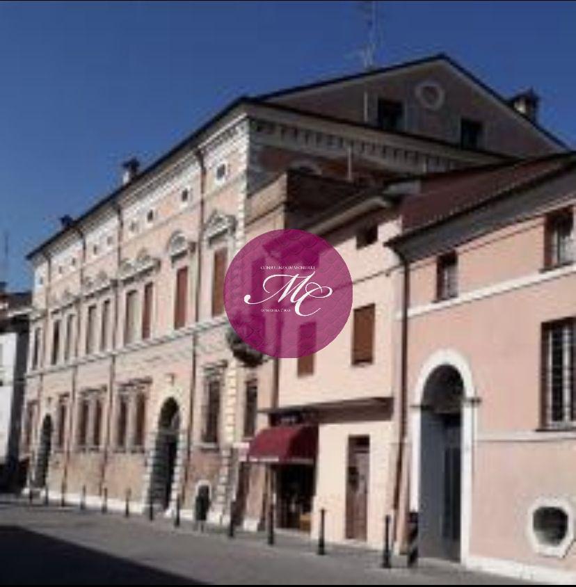 BAGNACAVALLO (RA) - CENTRO STORICO PRESSO PALAZZO CAPRA VENDESI UFFICIO CON POSSIBILITA' DI CAMBIO DESTINAZIONE D'USO IN ABITAZIONE