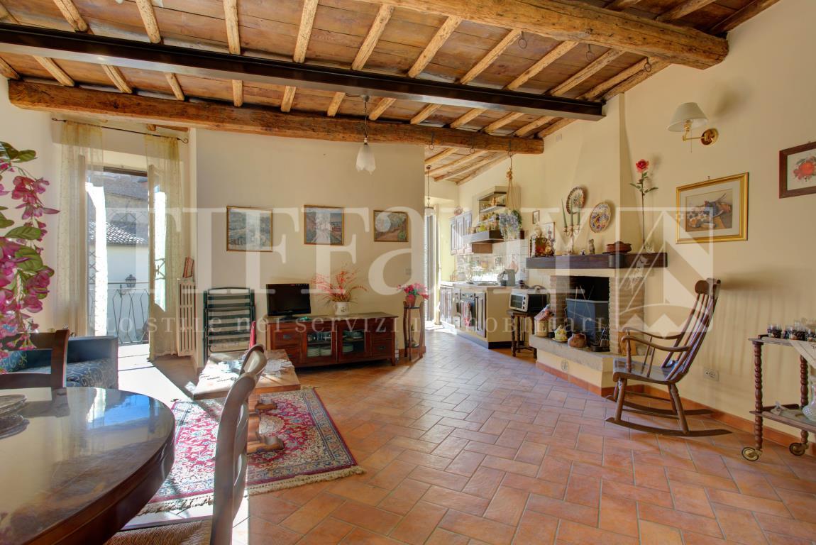 Casa su quattro livelli con ingresso indipendente