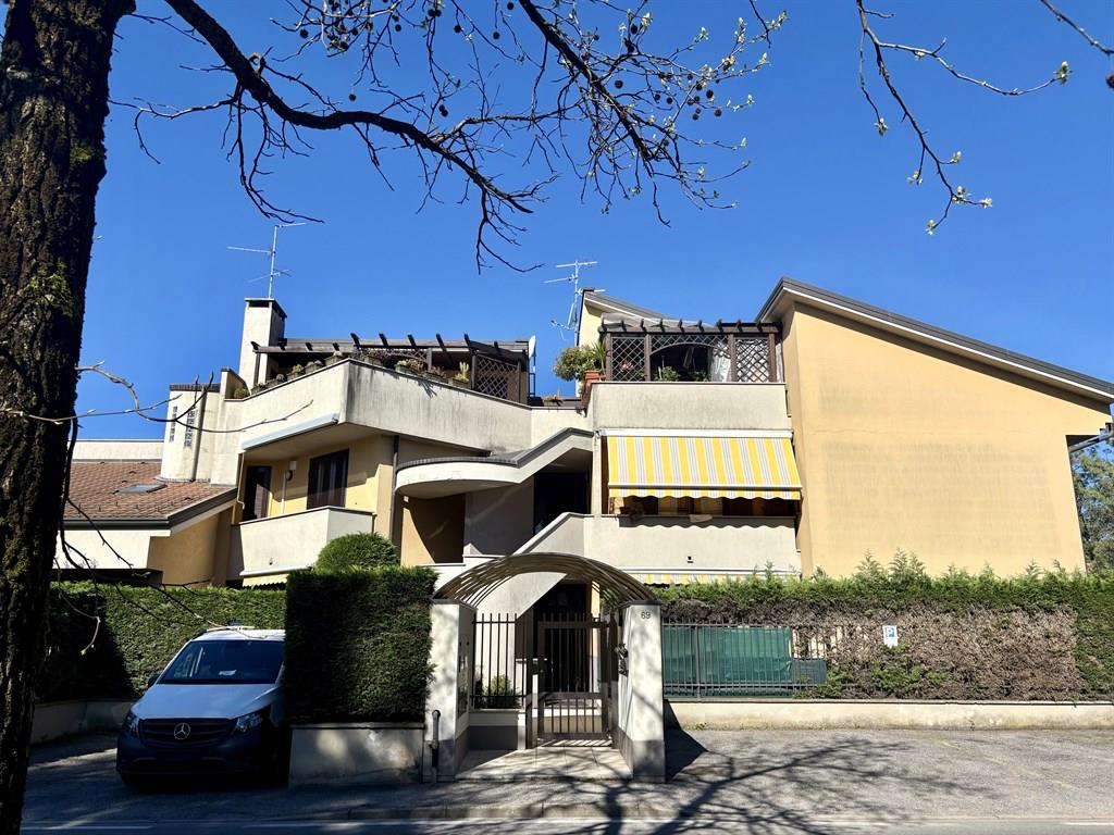 APPARTAMENTO SU 2 LIVELLI CON GIARDINO PRIVATO LIBERO SUBITO