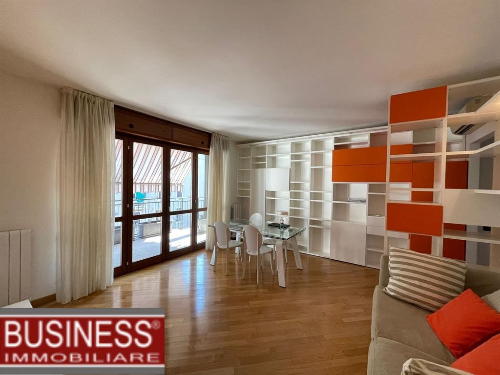 MILANO, MM ISTRIA - AMPIO TRILOCALE CON TERRAZZO