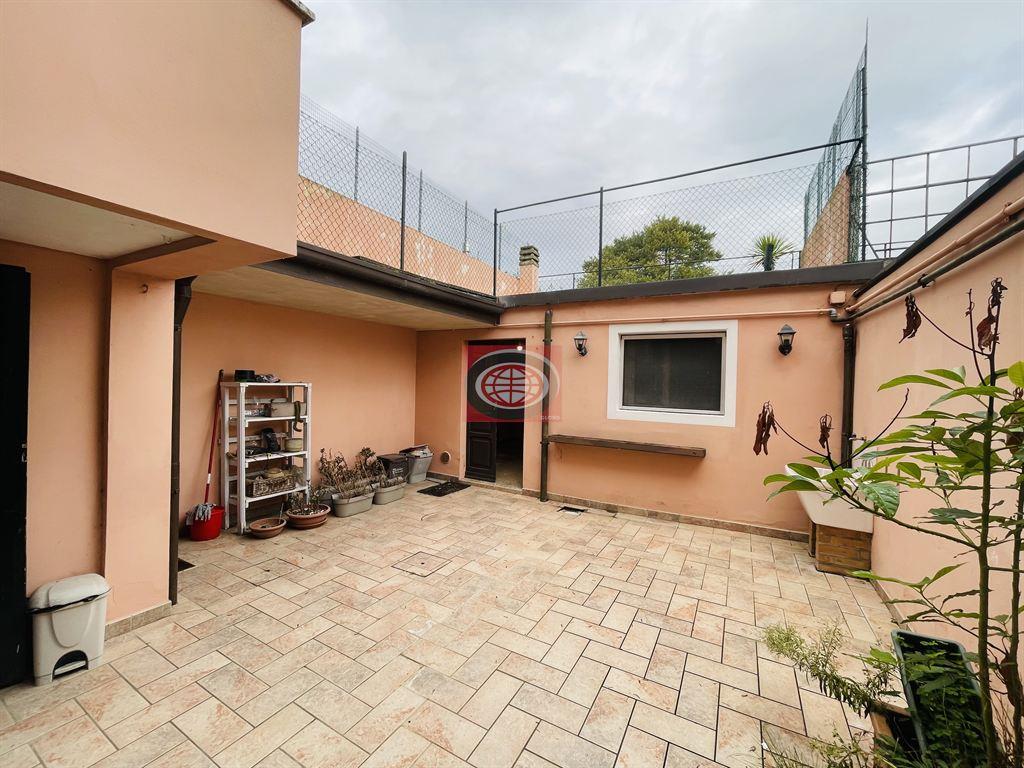 Tra Cesena e Cesenatico = casa abbinata ai lati PARZIALMENTE RISTRUTTURATA ( disponibile subito )