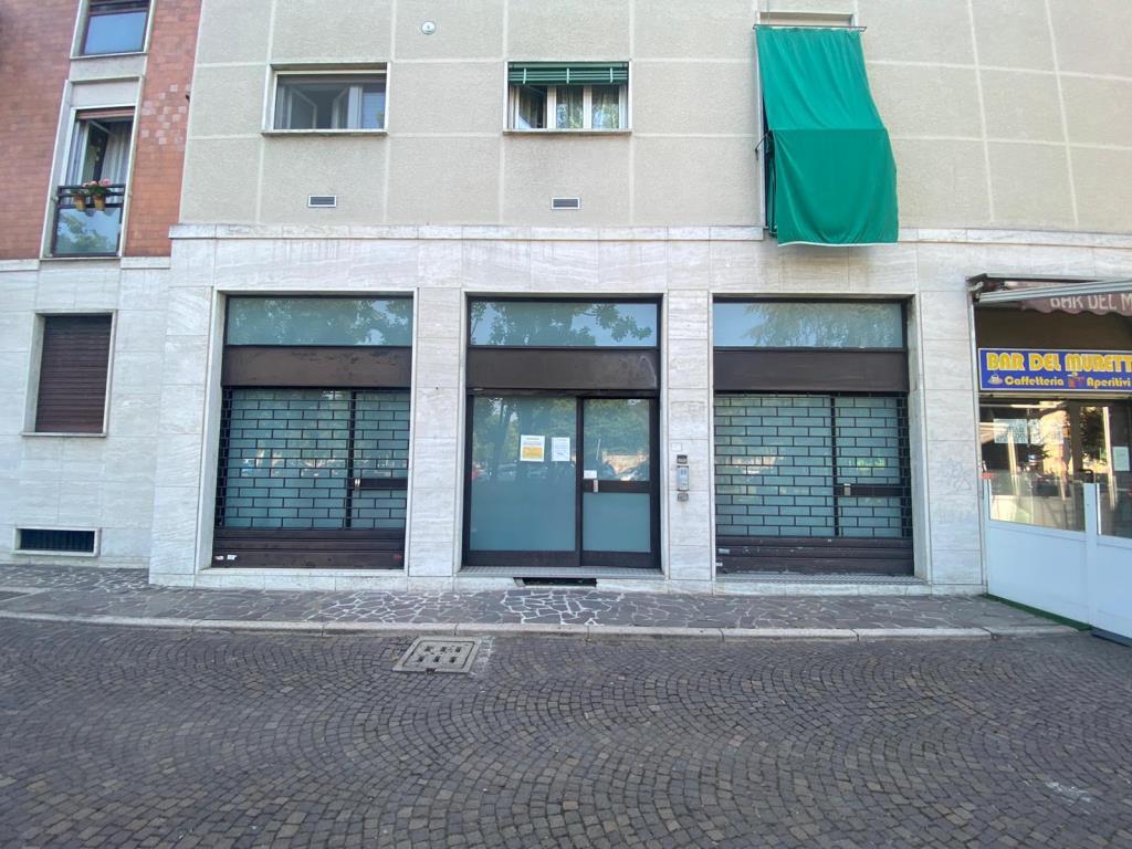Ad.nze Piazza Dergano - Via Livigno 6B: ufficio a 3 luci fronte strada con 2 cantine sottostanti attigue. € 350.000 - Per informazioni e/ appuntamenti: Milano Servizi Immobiliari srl - Tel. 02.688.08.11 r.a.