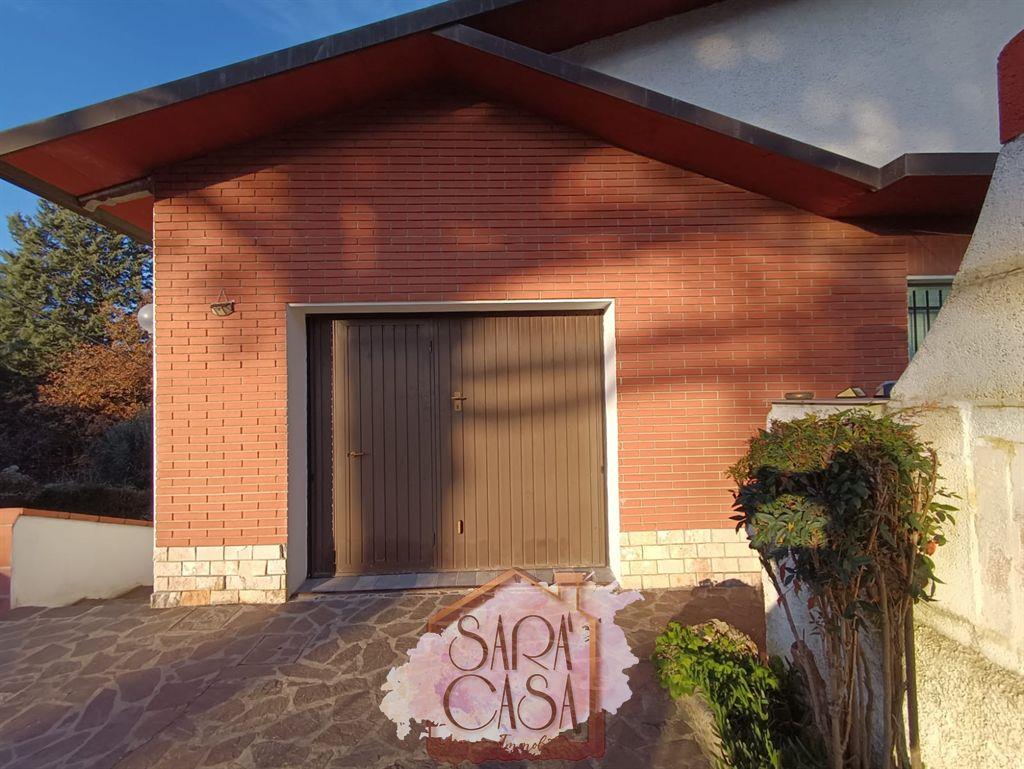 CASA BIFAMILIARE SU LOTTO DI OLTRE 800 MQ