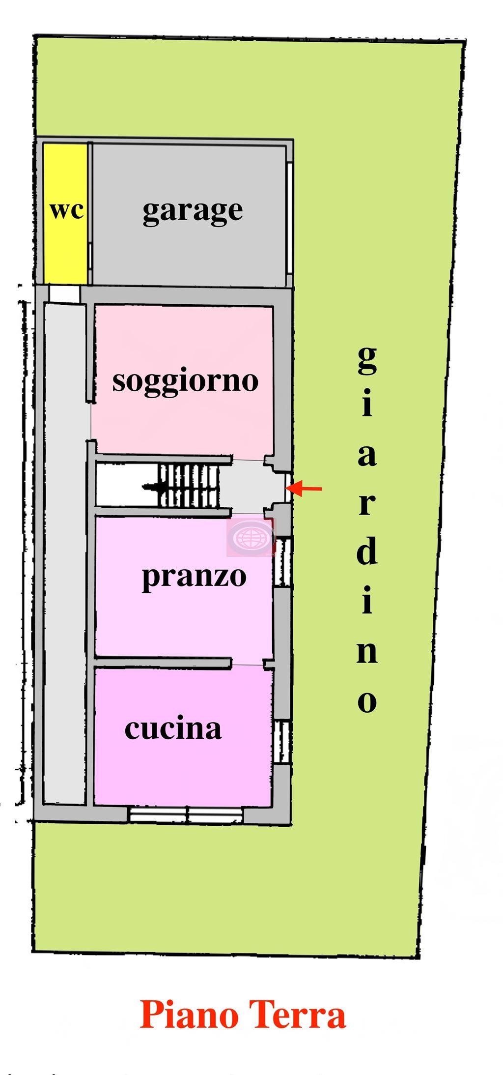 Casa abbinata ad un lato.