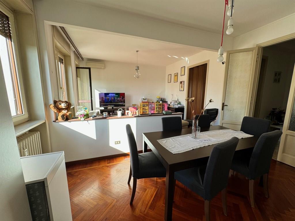 Monza San Carlo - VENDESI appartamento 4 locali con box