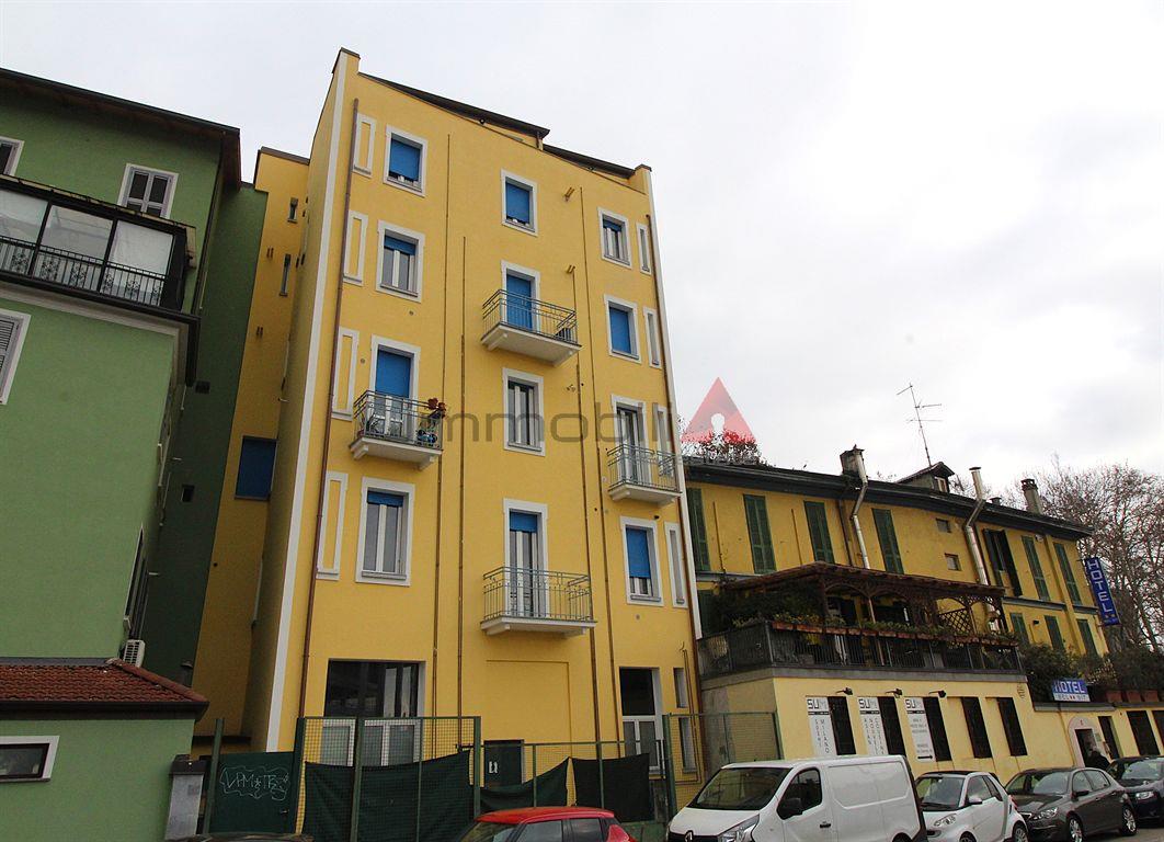 Milano, zona Piazzale Accursio- Luminoso bilocale con balcone Euro 215.000,00