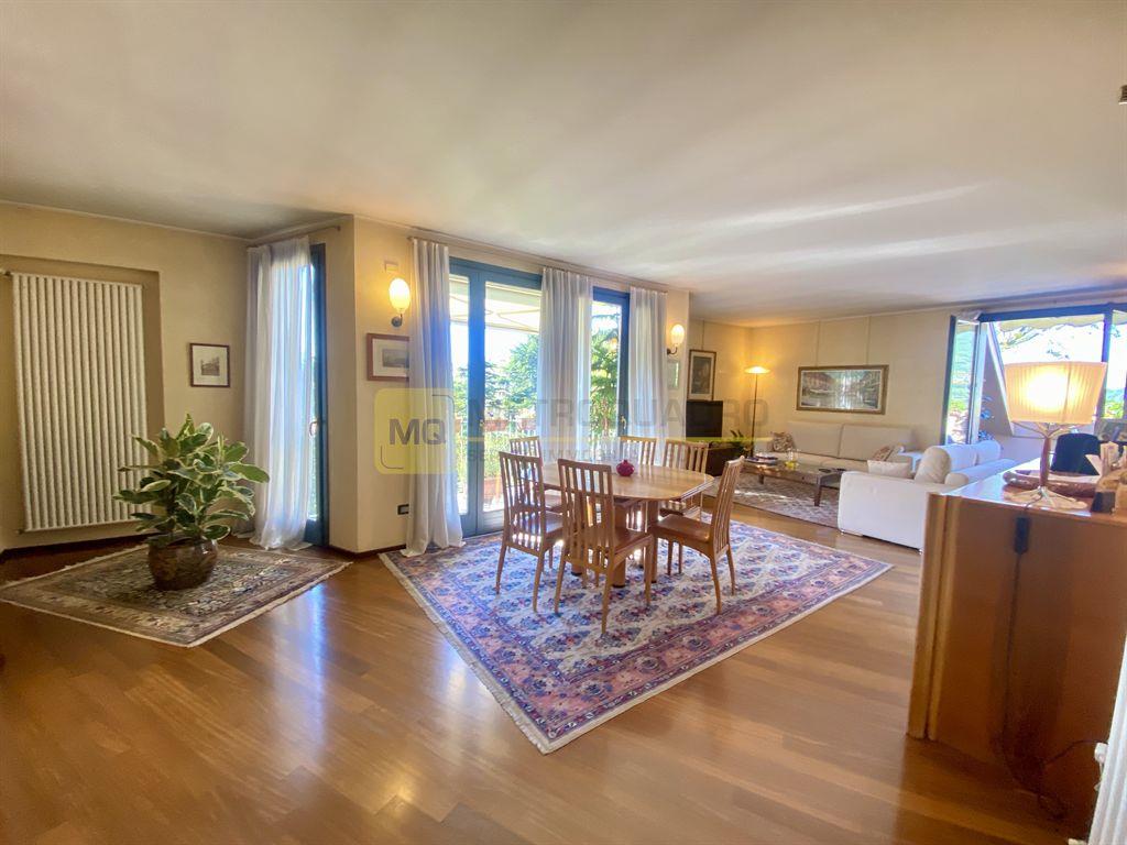 LECCO – ATTICO CON TERRAZZI PANORAMICI E FINITURE DI PREGIO